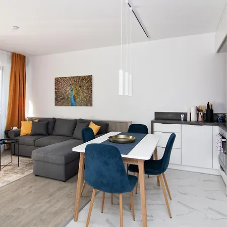 Greek Quarter Flat Two Br Next To Sea Garden Warna