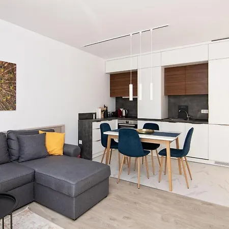 Greek Quarter Flat Two Br Next To Sea Garden