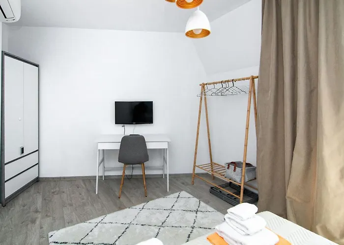 Greek Quarter Flat Two Br Next To Sea Garden Apartment