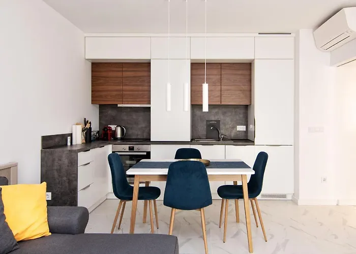 Greek Quarter Flat Two Br Next To Sea Garden * Varna