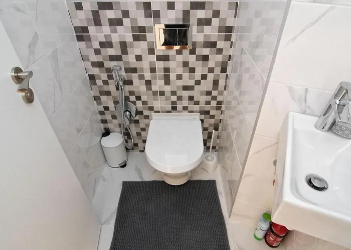 Apartment Greek Quarter Flat Two Br Next To Sea Garden *